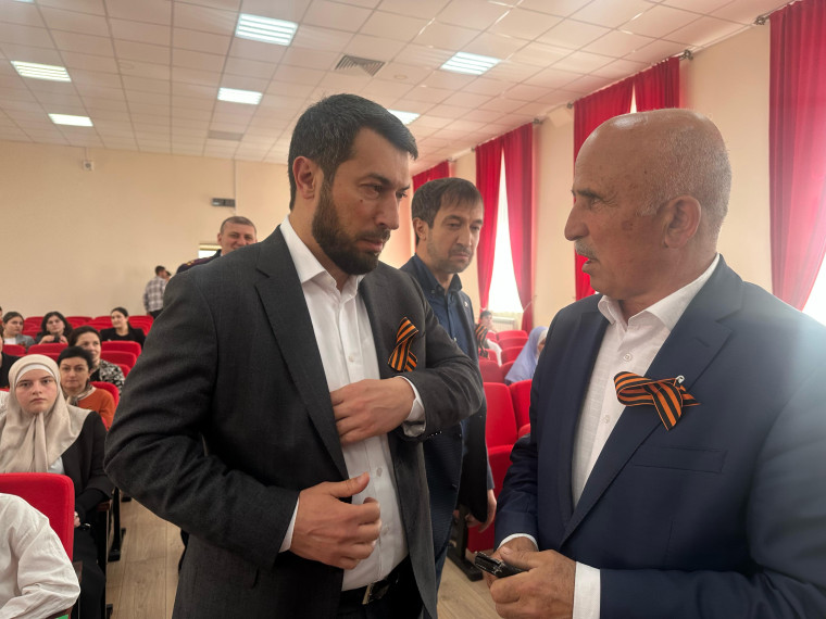 Учащиеся и педагоги МКОУ "Ашагасталказмалярская СОШ им. Р.С. Абасова" приняли участие в акции "Георгиевская ленточка".